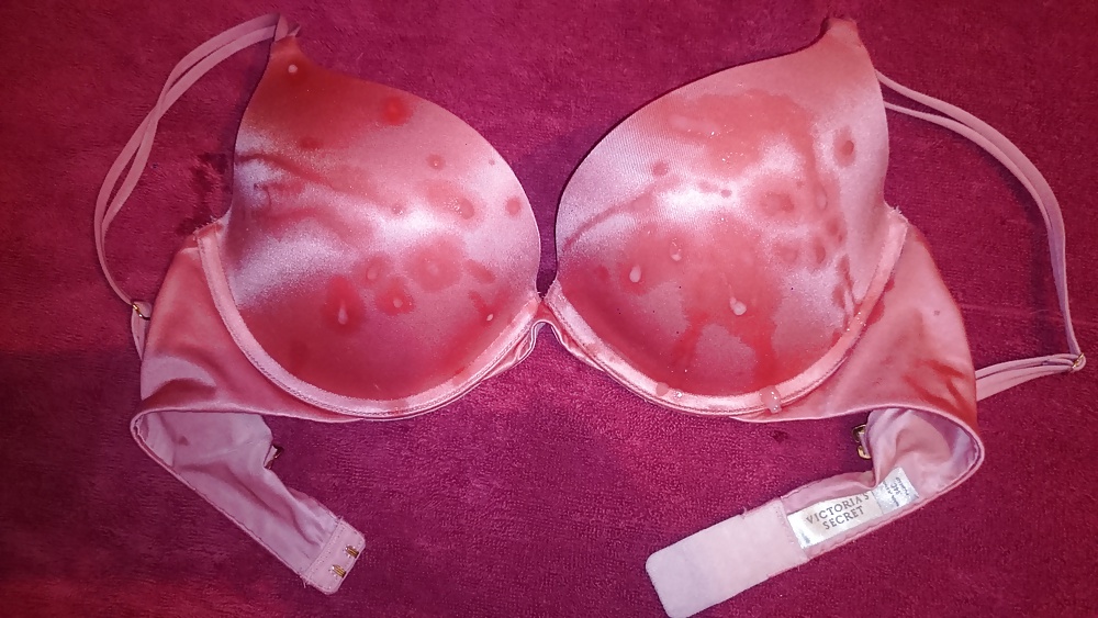 VS Pink Bra Cum pict gal