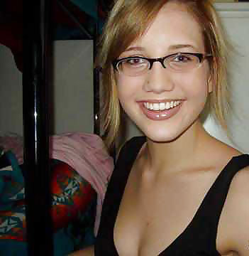 Fantastic blonde chick with glasses. pict gal