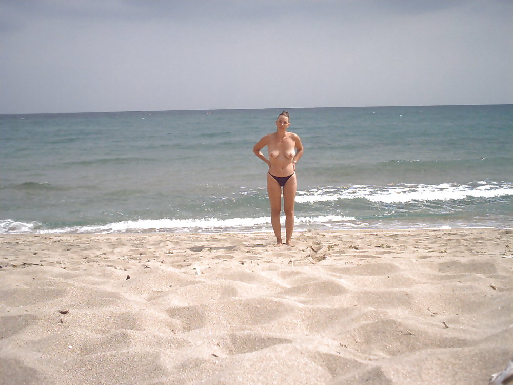 Bulgarian Beach Girls from Black Sea - III pict gal