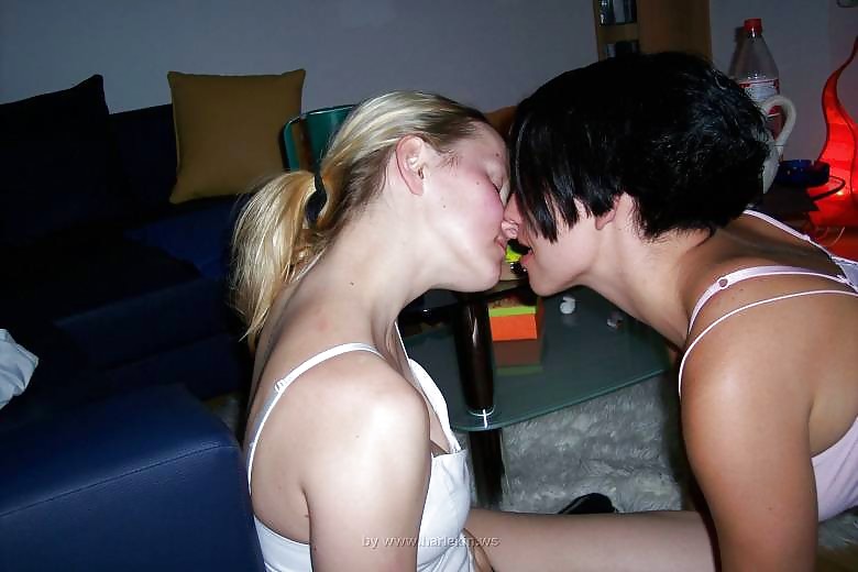 Amateur Teen Lesbians Mix pict gal