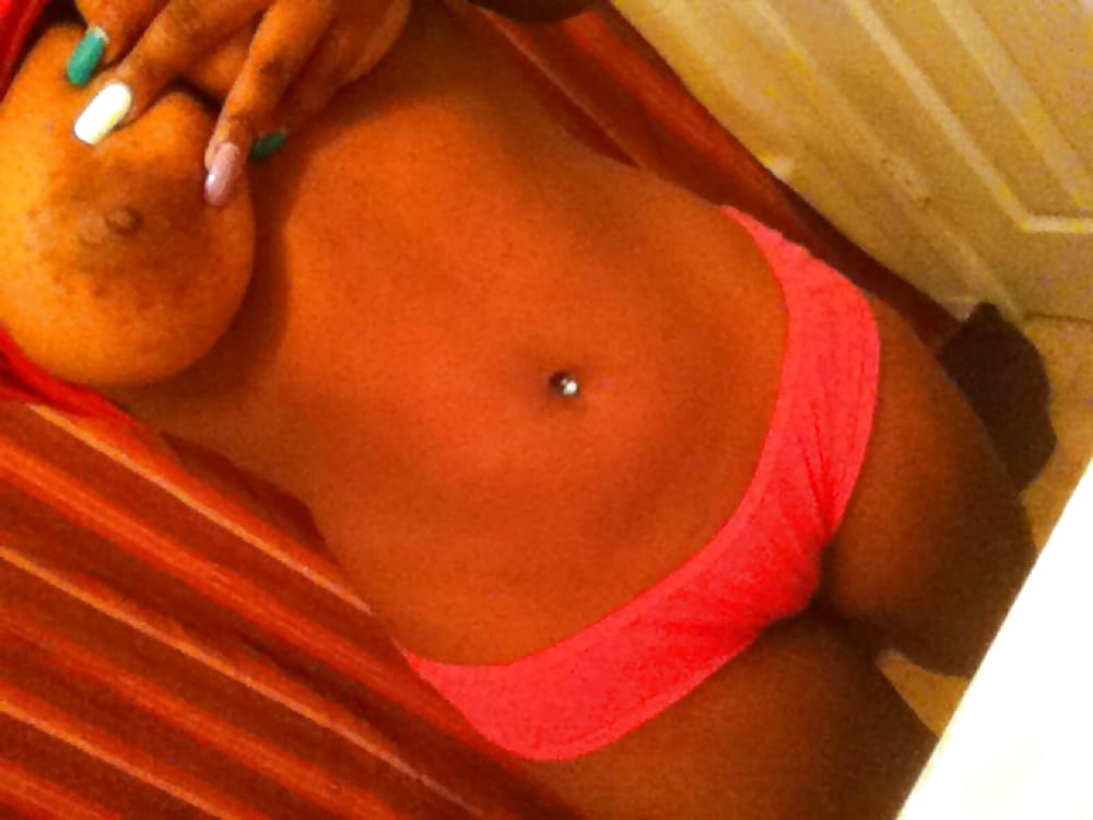 Naughty Ebony Teen shows body pict gal