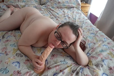 dildo blowjob         