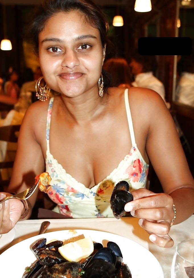 bold & sexy indian house wife nude in public (naturist) pict gal
