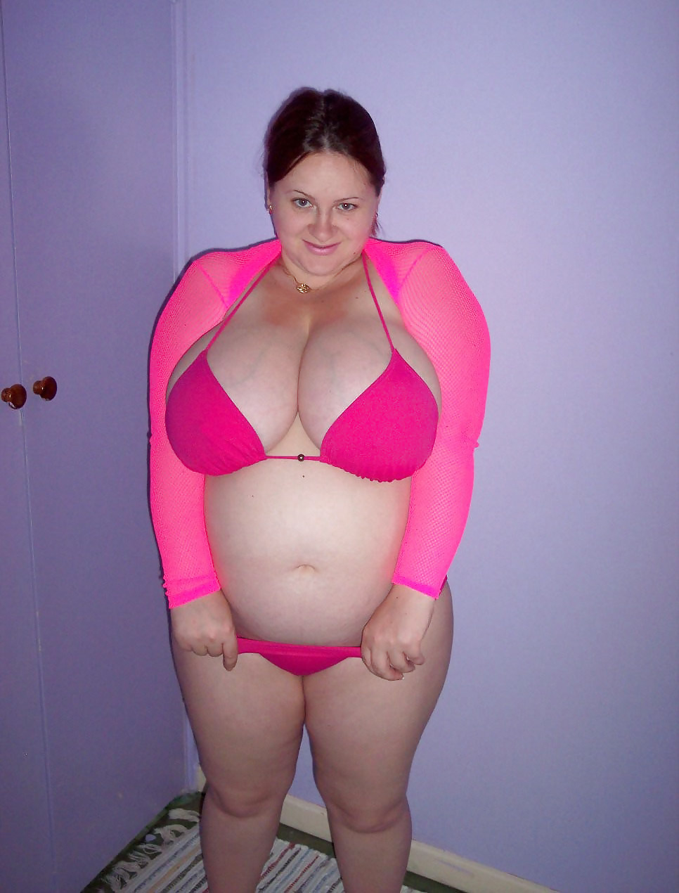 Voluptuous Pregnant Amateur Bikini Strip pict gal