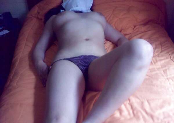 Bachelor's bed pict gal