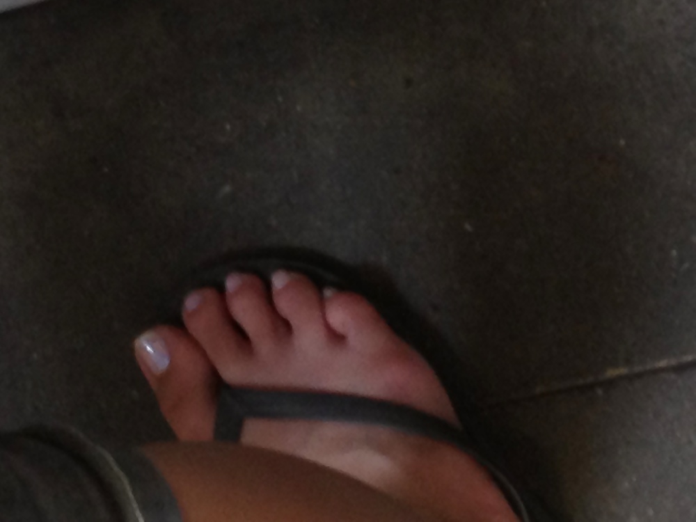 candid asian feet in flip flops pict gal