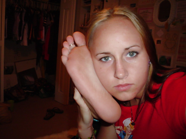 Feet & Soles - Stinky pict gal