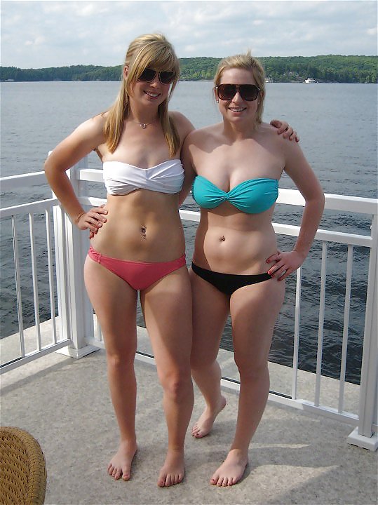 Girls in Bikinis pict gal