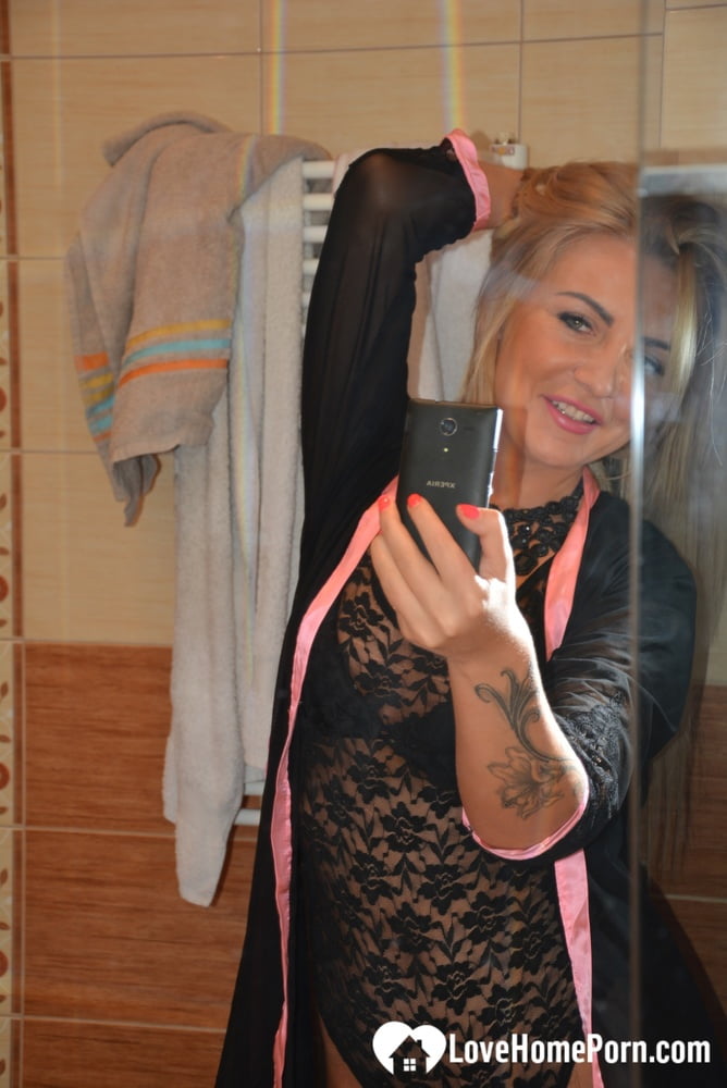 Perfect blonde is the queen of selfie teasing - 14 Photos 