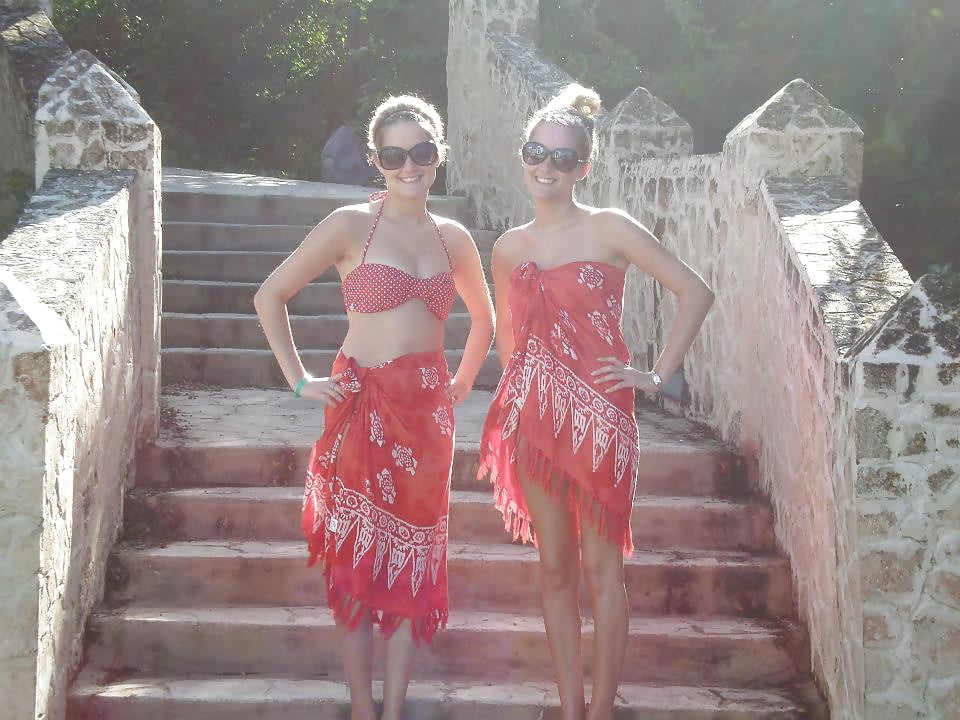 Bikini Twins pict gal