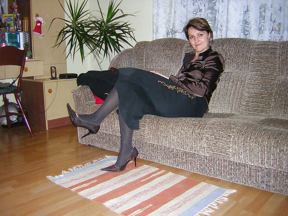 Sexy mature Milf posing in stockings pict gal