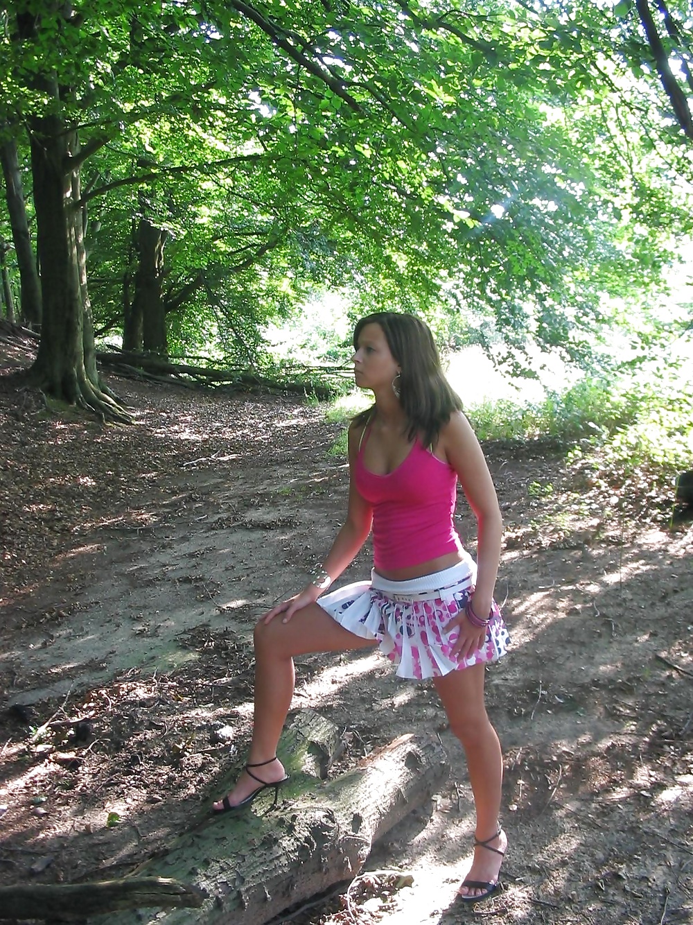 my collection 66 : nice teen show her body in the forest pict gal