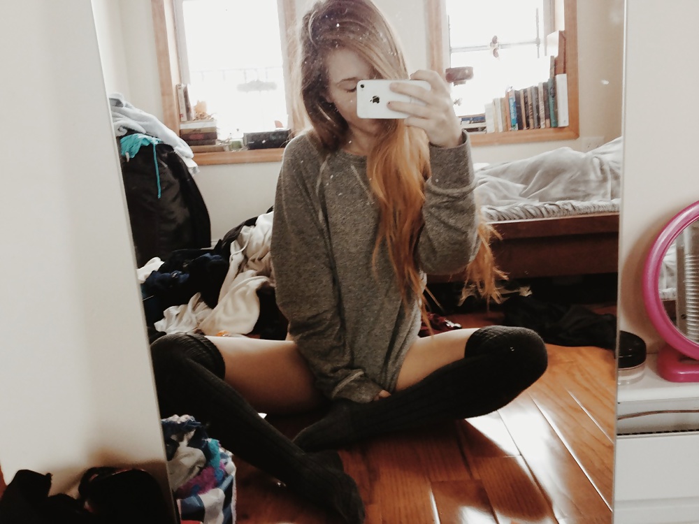 Hot MILFS and TEENS Selfie pict gal