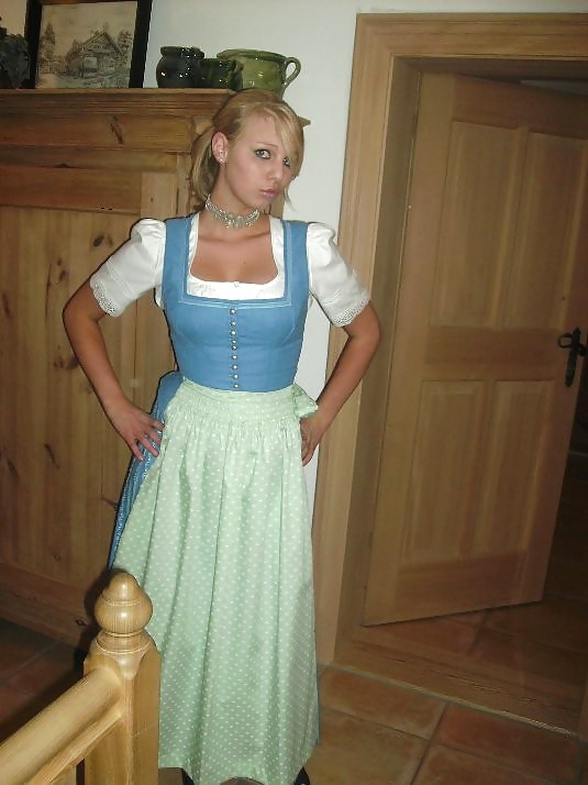 Oktoberfest girls pict gal