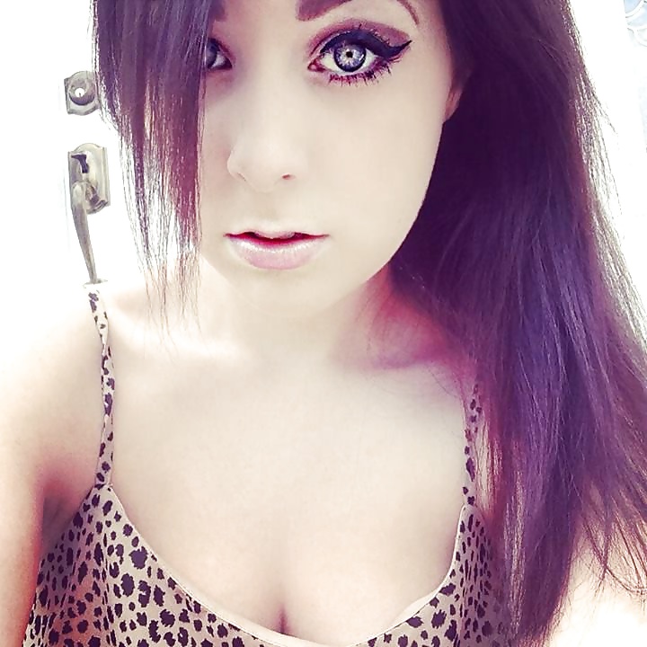 NN Model wanna be pict gal