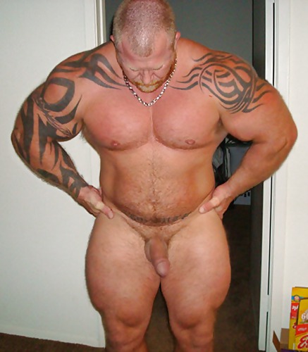 Hombres musculosos desnudos rectos 