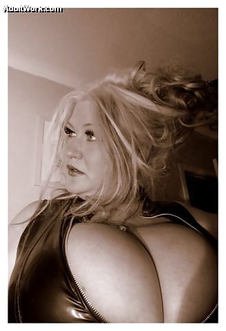 Random Huge Tits VII pict gal