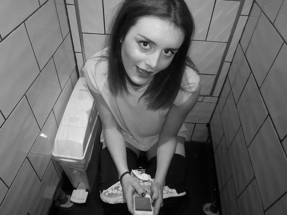 Facebook teens on toilet pict gal