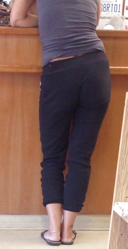 Public booty pict gal