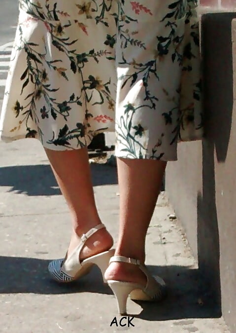 Candid Legs and Feet.... pict gal