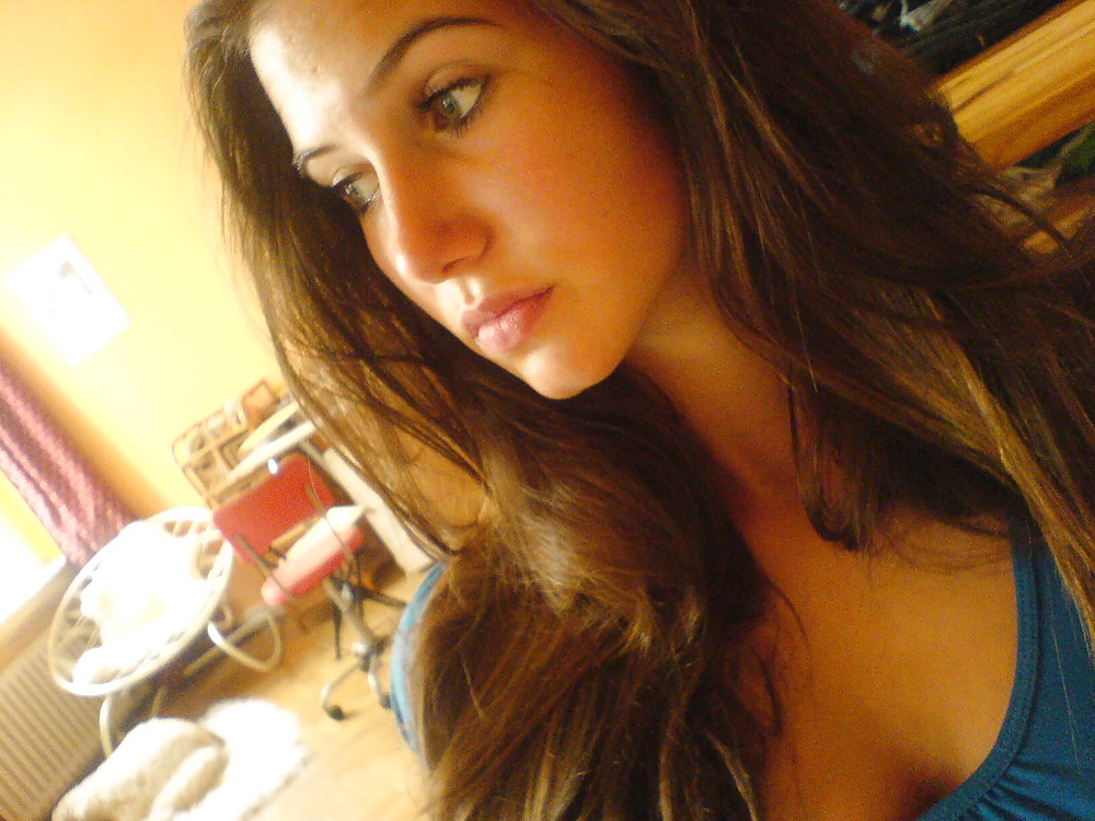 She knows that she is hot pict gal