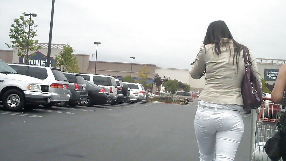 Nice sexy ass & butt in white jeans looking good pict gal