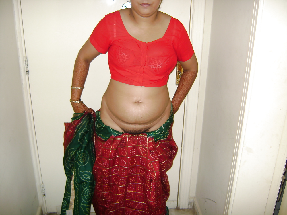 indian aunty saree striping 4 pict gal