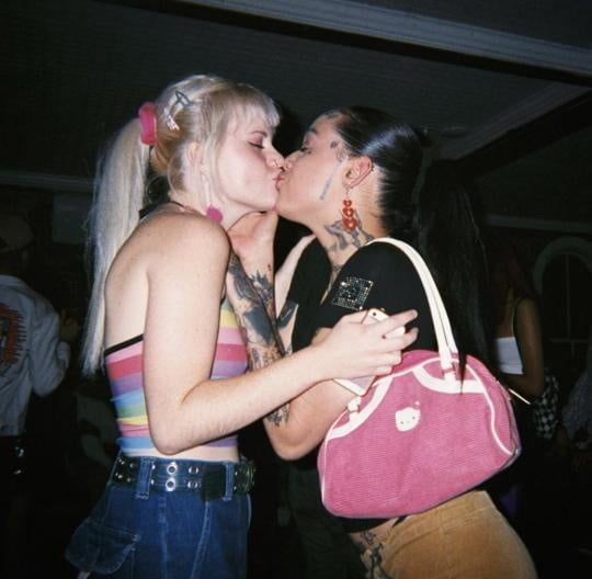 Sweet lesbians - 21 Photos 