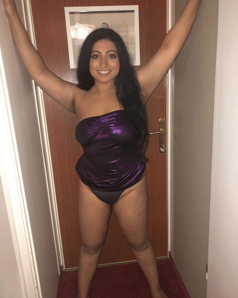 Nisha Hotel Slut - 39 Photos 