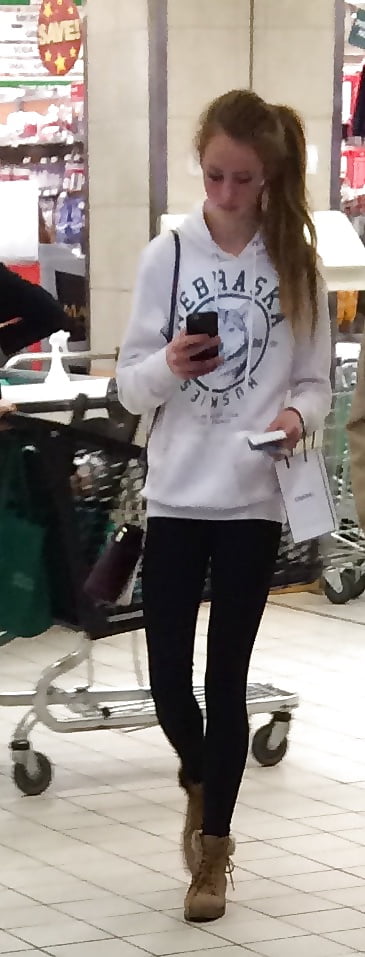 Sexy little mall teen pict gal