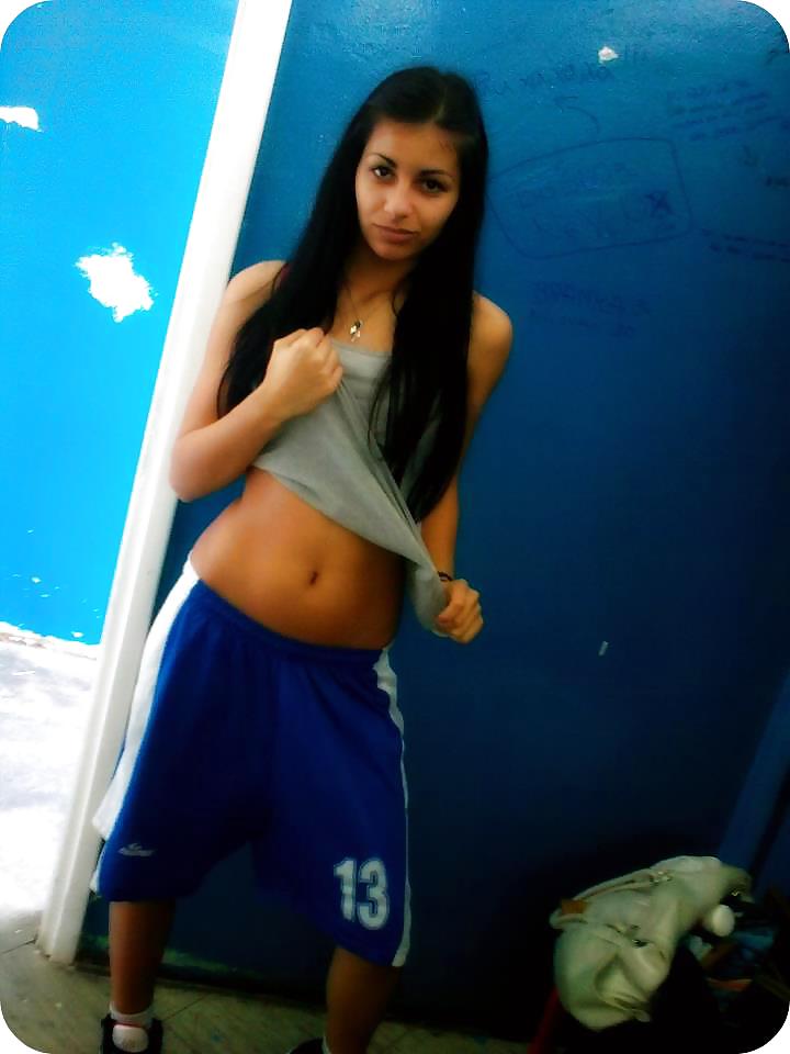 Young Serbian Girls pict gal