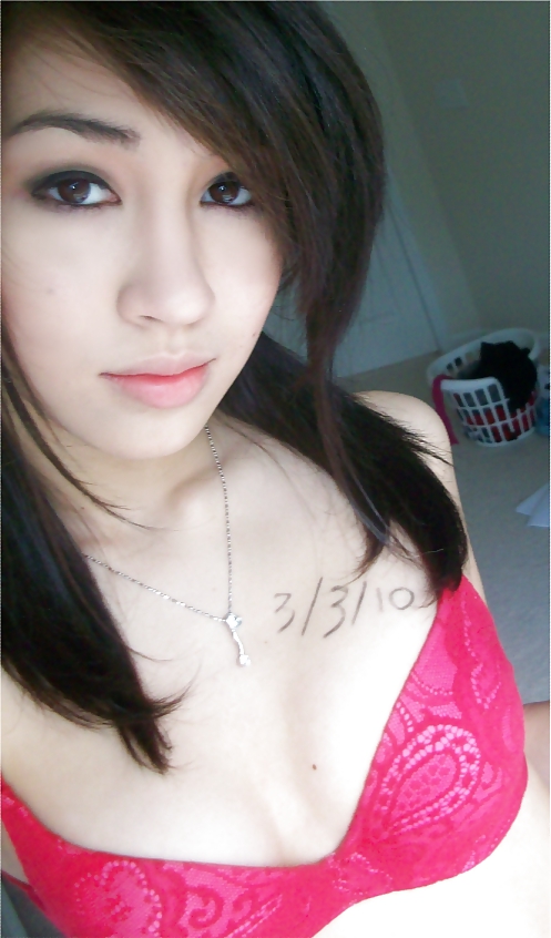 Asian teen posing pict gal