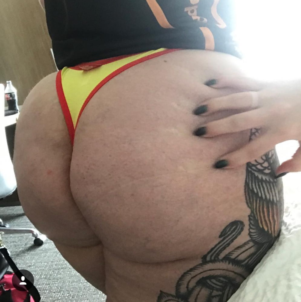 Big booty, tits & legs pict gal