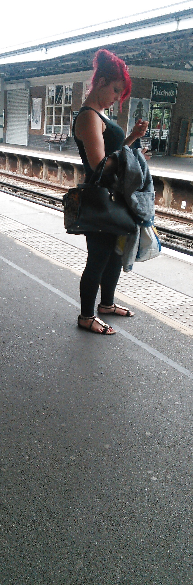 Londonperv's Candids 2014 - At the Station vol 4 pict gal