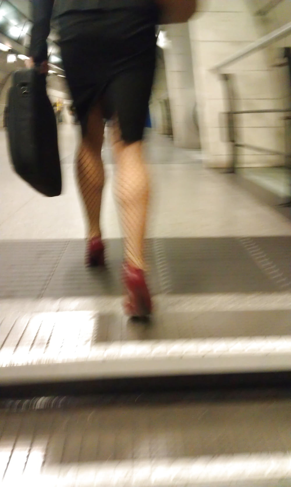 Voyeur.Candid.2 (22) Legs Street pict gal