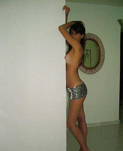 Hot Amateur Brunette Teen Girl Posing Nude pict gal