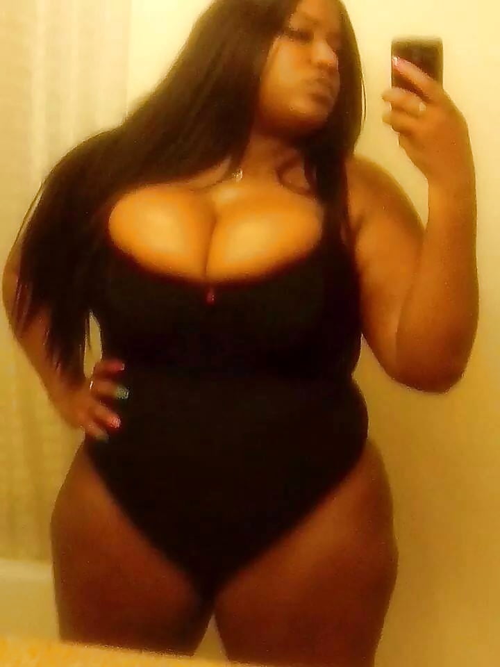 Black Beauty Selfies in Swimsuits pict gal