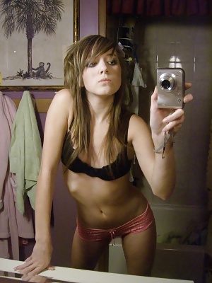 young emo takes naked selfshot photos pict gal