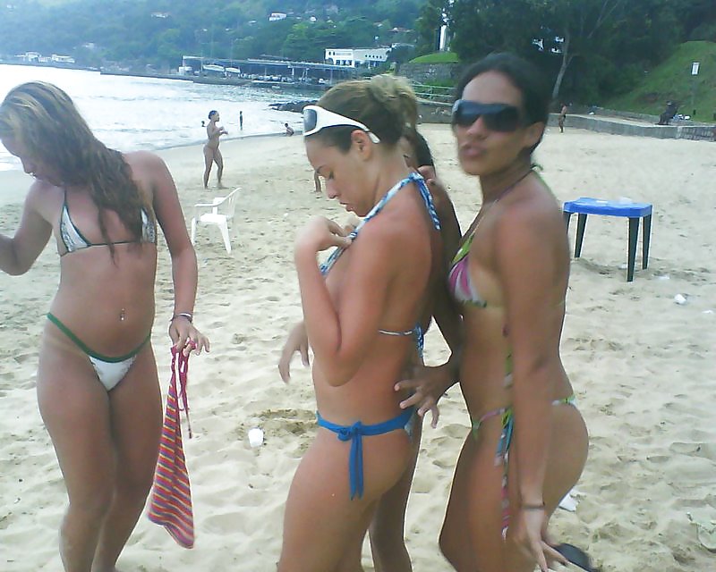Bikini teens in Brazil pict gal