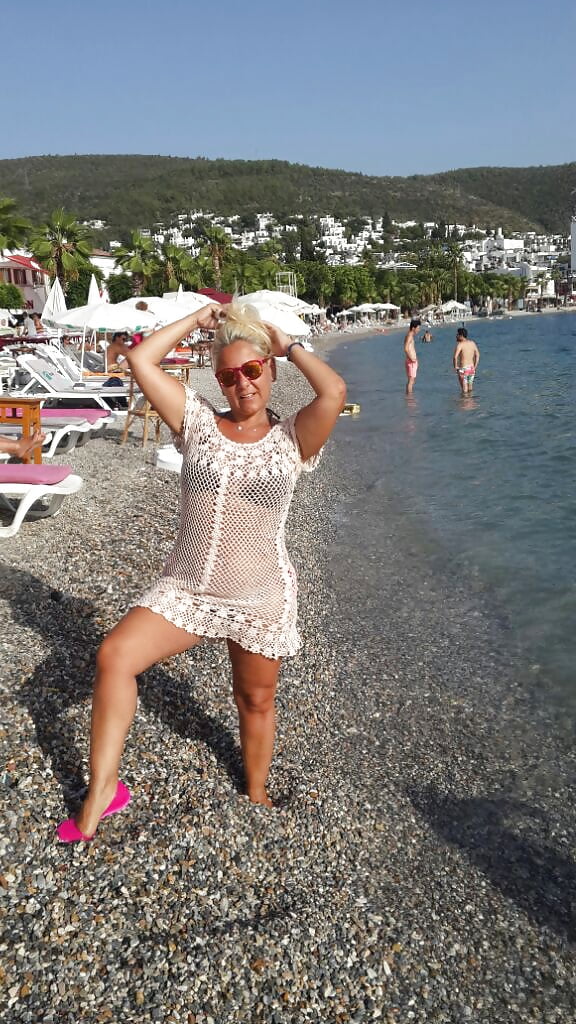 turkish sexy blonde  milf pict gal