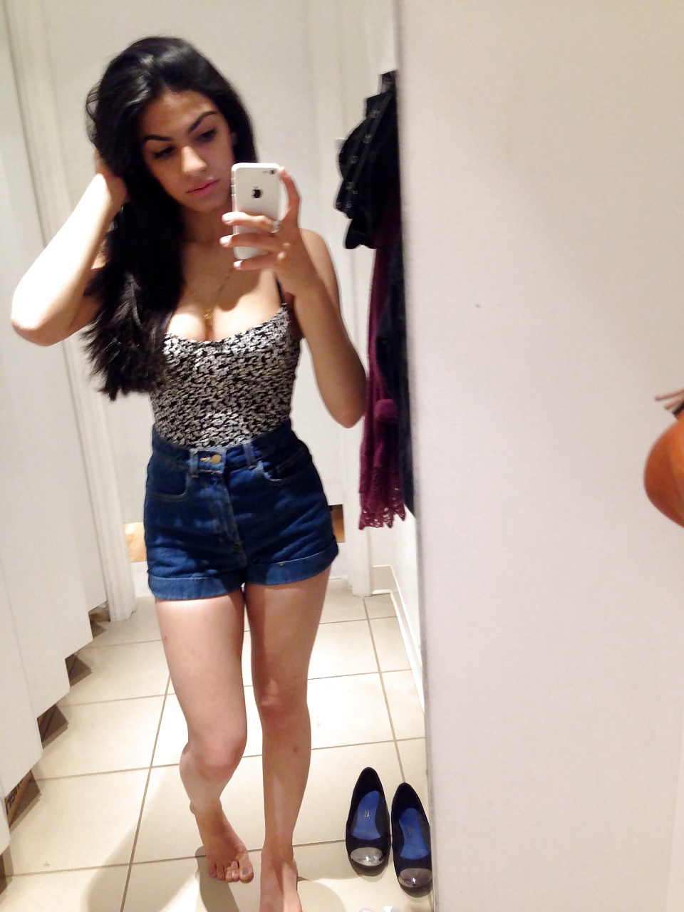 Latina Selfies 3 pict gal