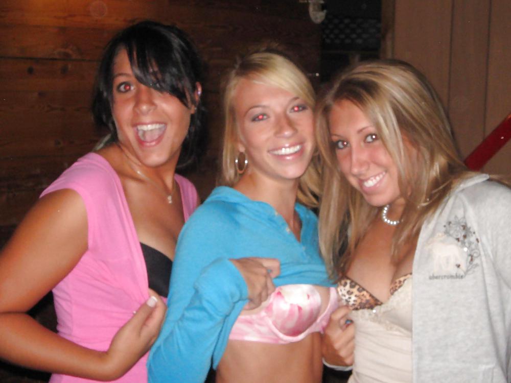 Bra Babes 80 pict gal