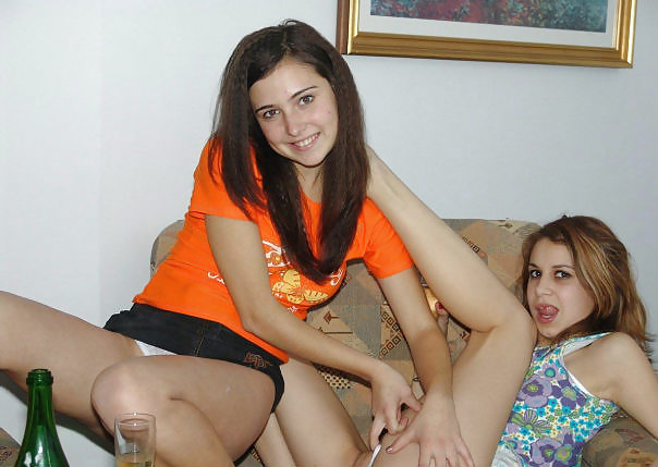 Hot lesbian teens +18yo pict gal