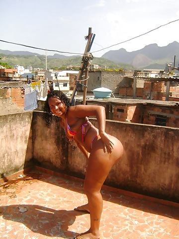 Girls from the favelas of Rio de Janeiro.(Personal Archive) pict gal