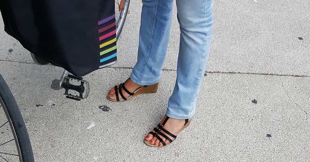 Candid feet pict gal