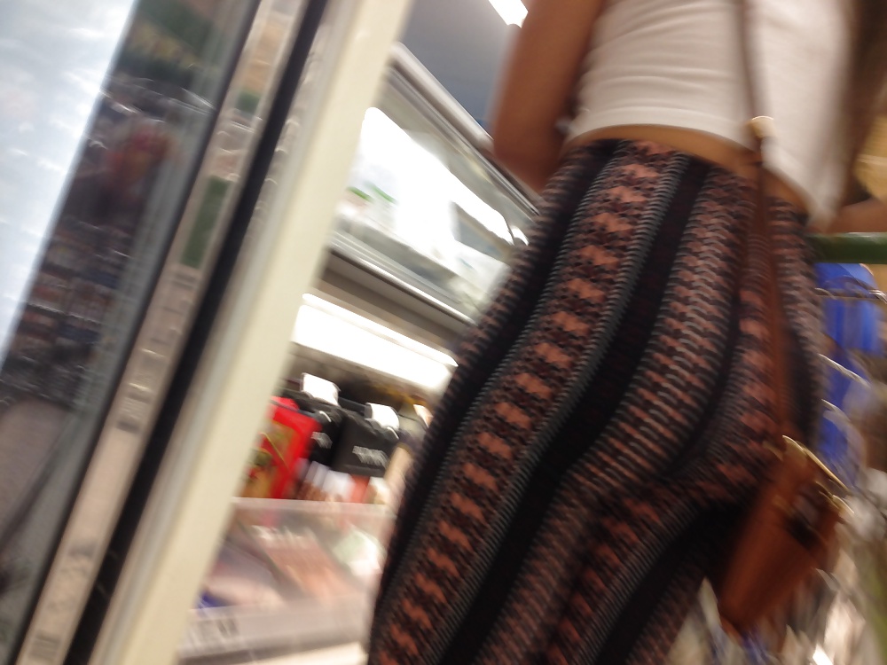 Super curvy and sexy Arabian Milf pict gal