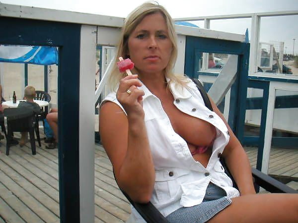 Voyeur.Candid.24-17 pict gal