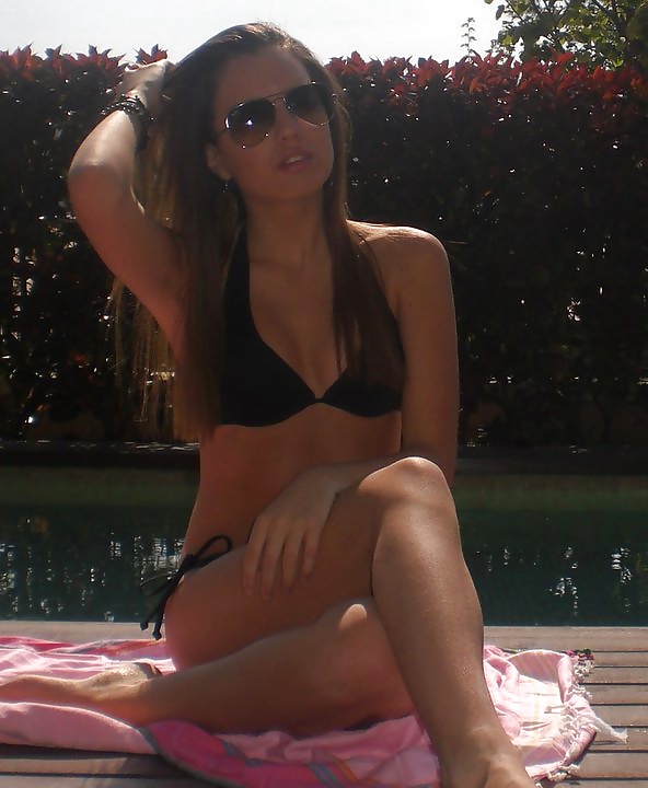 Lovely bikini girls.... pict gal