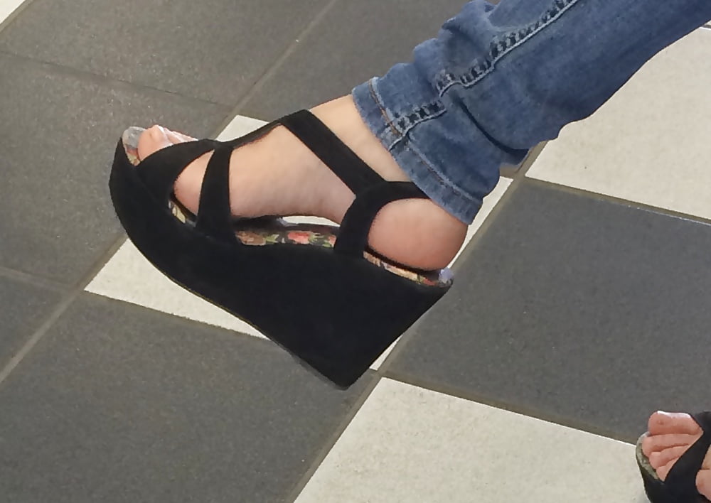 Public Feet pict gal