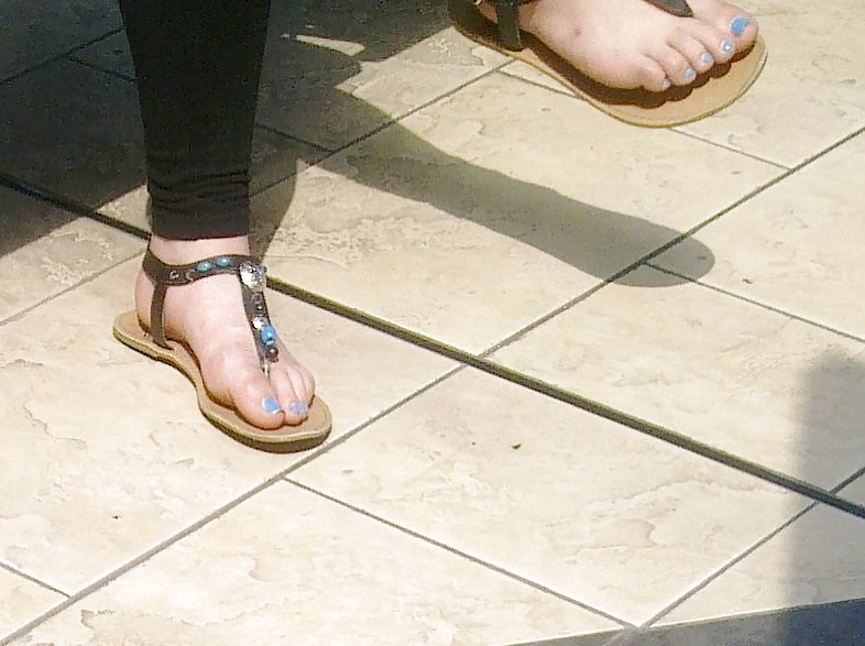 Candid girls feet and suchlike pict gal